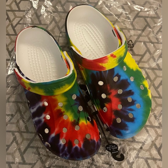 CROCS Shoes - NWT CROCS Size M-8 W-10 Baya Rainbow Tie Dye Clog